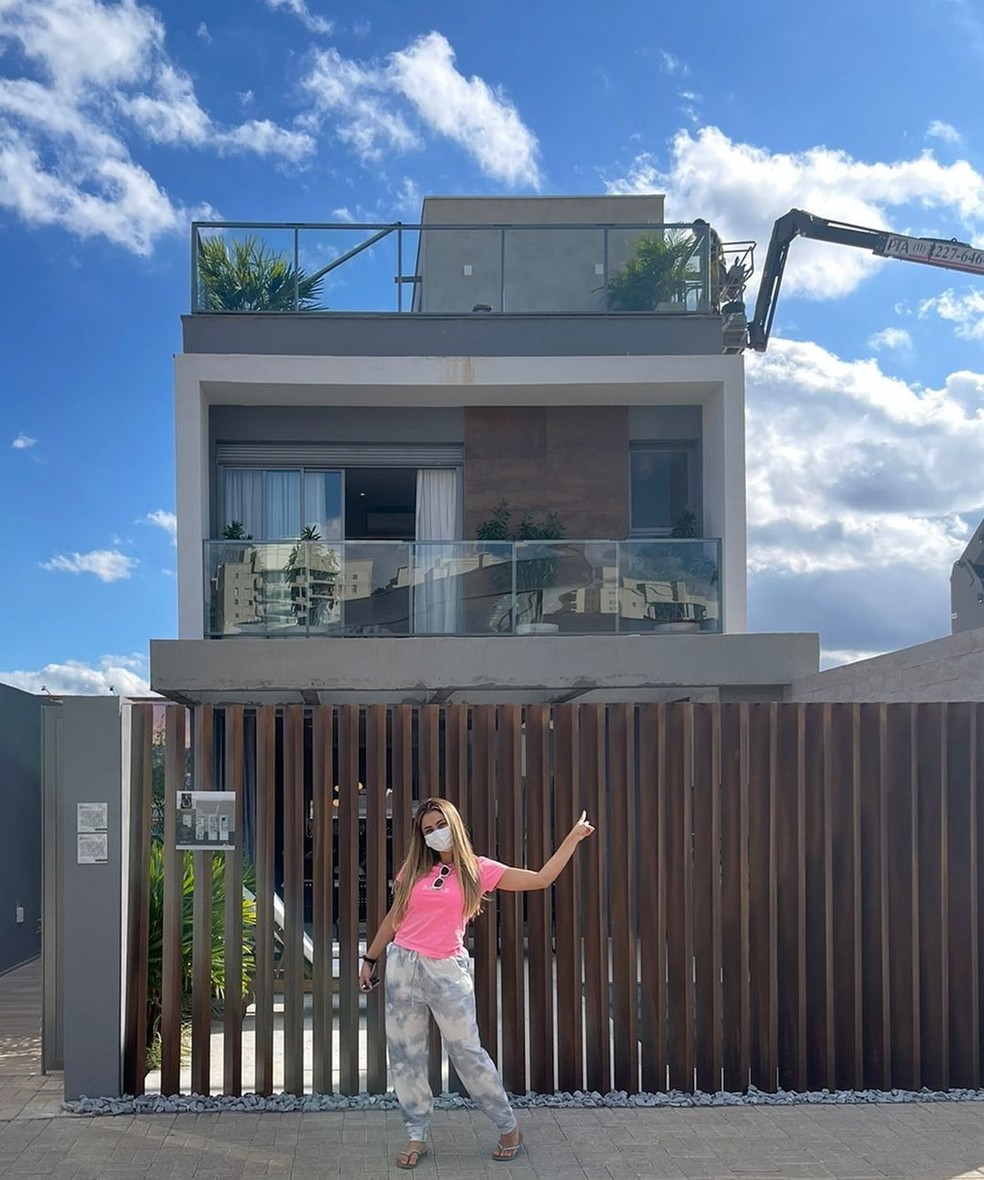 Lexa compra nova mansão e se defende de polêmica sobre antiga casa ...