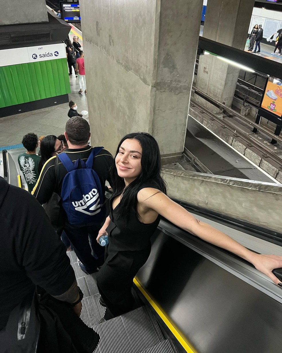 Charli XCX abre álbum de fotos da sua passagem por São Paulo