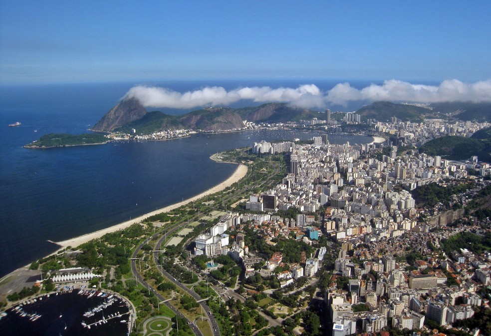 O parque se estende do aeroporto Santos Dumont até a Praia do Flamengo — Foto: Reprodução / WikiCommons