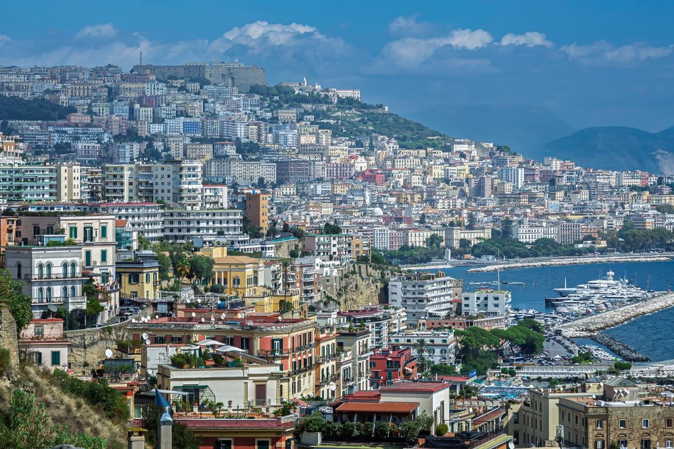 A cidade italiana combina baixo custo de vida, gastronomia acessível, vida noturna e forte senso de comunidade — Foto: Pexels/Alberto Capparelli/Creative Commons