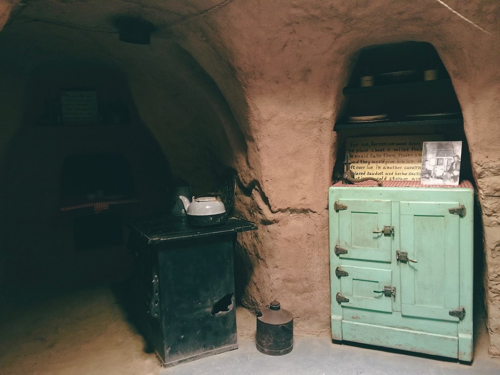 Para se refrescar do calor, Baldassare Forestiere montou sua casa dentro das cavernas — Foto: Wikimedia / Levi Clancy