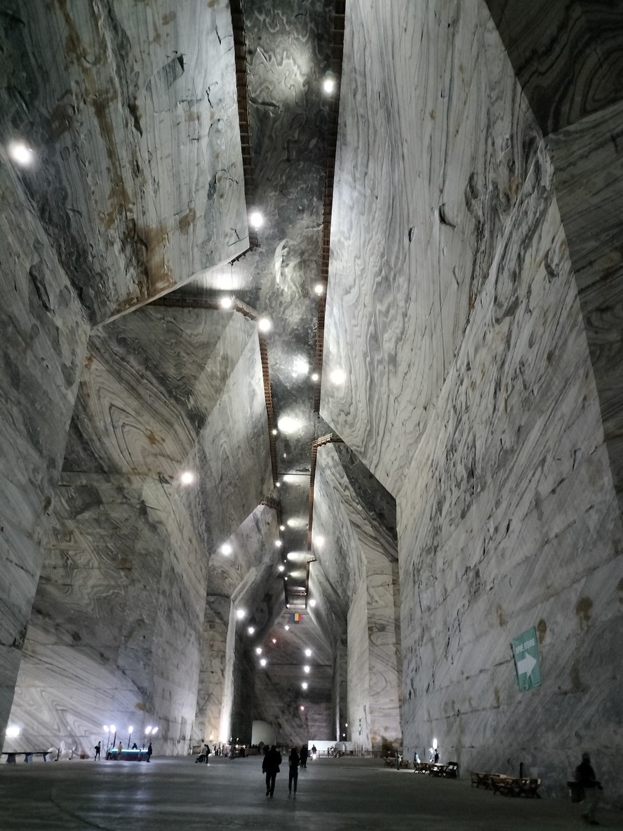 O teto da mina de Slanic Prahova chega a atingir quase 70 m de altura e impressiona