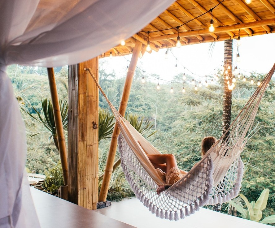 A rede de descanso para varanda permite relaxar no espaço externo da casa