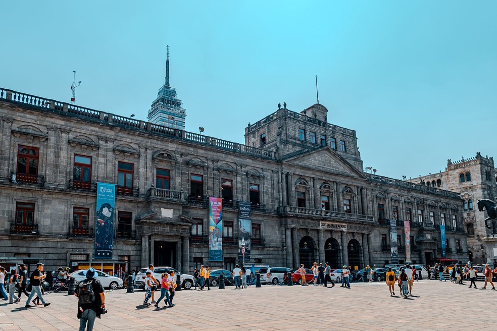 A capital mexicana reúne vida noturna, cultura, áreas verdes e uma percepção positiva de felicidade entre os moradores jovens — Foto: Pexels/Jimmy Elizarraras/Creative Commons