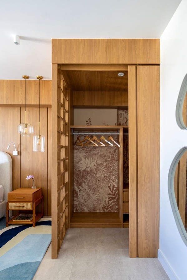 Quarto com closet e banheiro: dicas, materiais e 27 fotos para se inspirar!