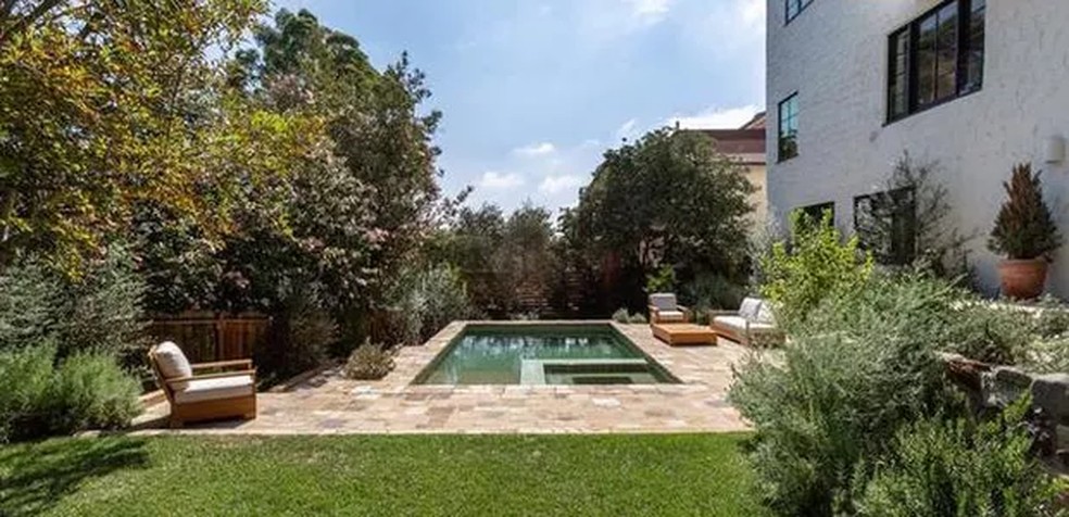 A casa tem 260 m² tem quatro quartos e piscina — Foto: Realtor.com / Reprodução