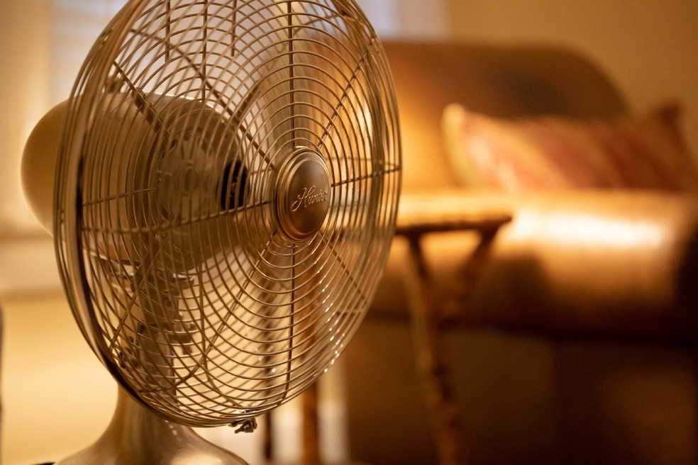 Usar temporizadores em ventiladores ou iluminação externa pode ajudar a reduzir o consumo de energia — Foto: Unsplash / @delaneyvan / CreativeCommons