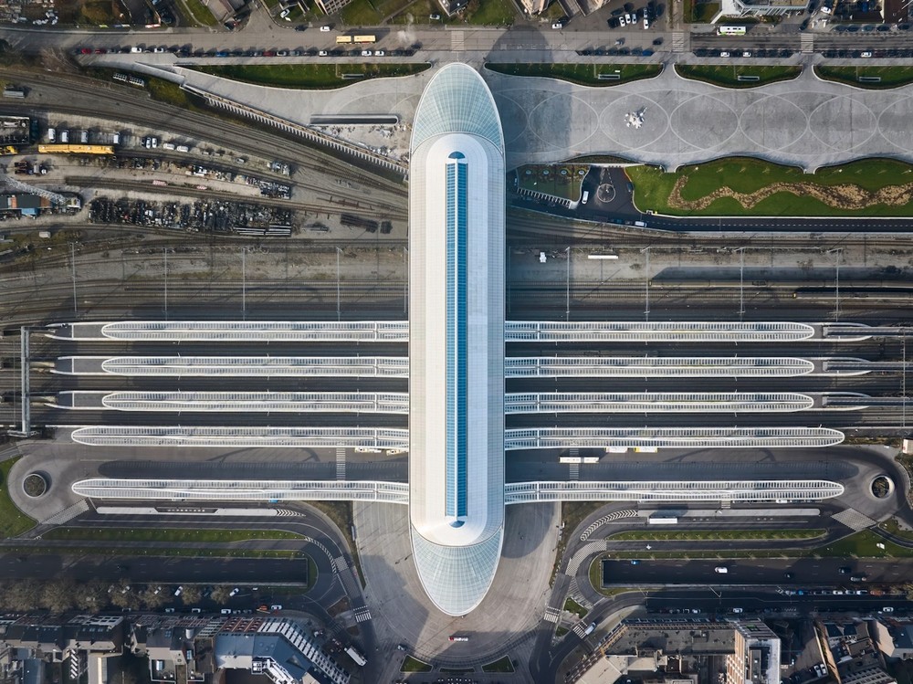 Estação escultural do arquiteto Santiago Calatrava transforma cidade belga