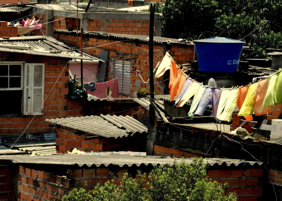 Paraisópolis é uma favela de São Paulo com alta densidade populacional, com mais de 500 habitantes por hectare — Foto: Flickr / AninhaCecilia / Creative Commons