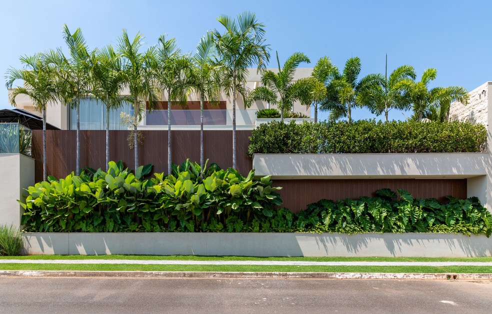 Muros Com Jardim Na Frente