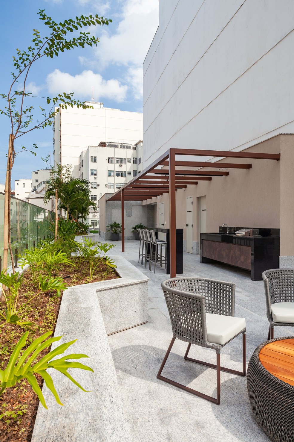 O projeto tem também espaços coletivos e uma área de lazer no rooftop — Foto: Pedro Vannucchi / Divulgação