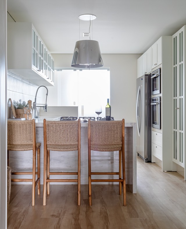 Península na cozinha: 17 projetos bem resolvidos para se inspirar!