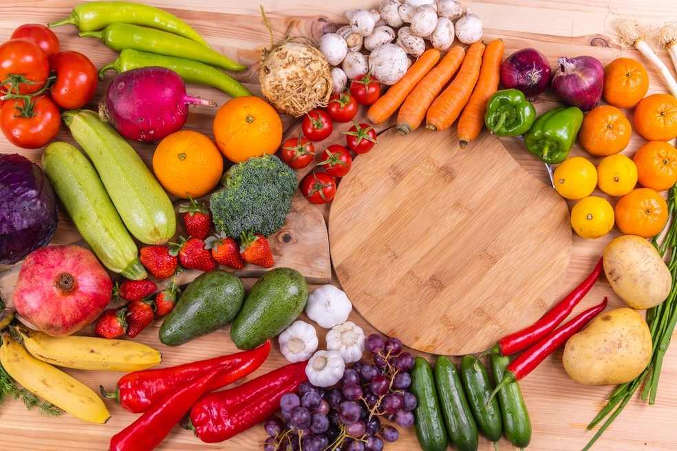 As frutas e os vegetais, por exemplo, são importantes por terem efeitos antioxidantes, anti-inflamatórios e por fornecerem substratos para a saúde das células do intestino — Foto: Unsplash / Creative Commons