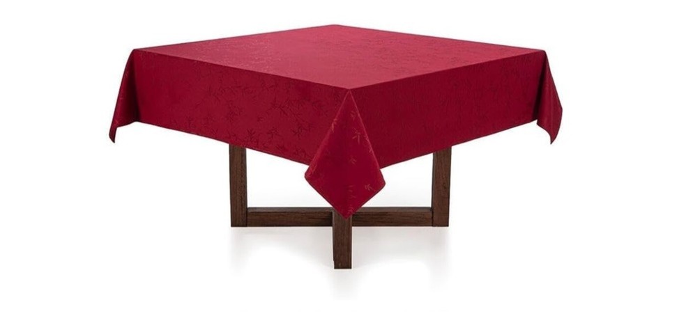 Toalha de mesa 8 lugares Karsten está disponível em tom vermelho vibrante — Foto: Reprodução / Amazon
