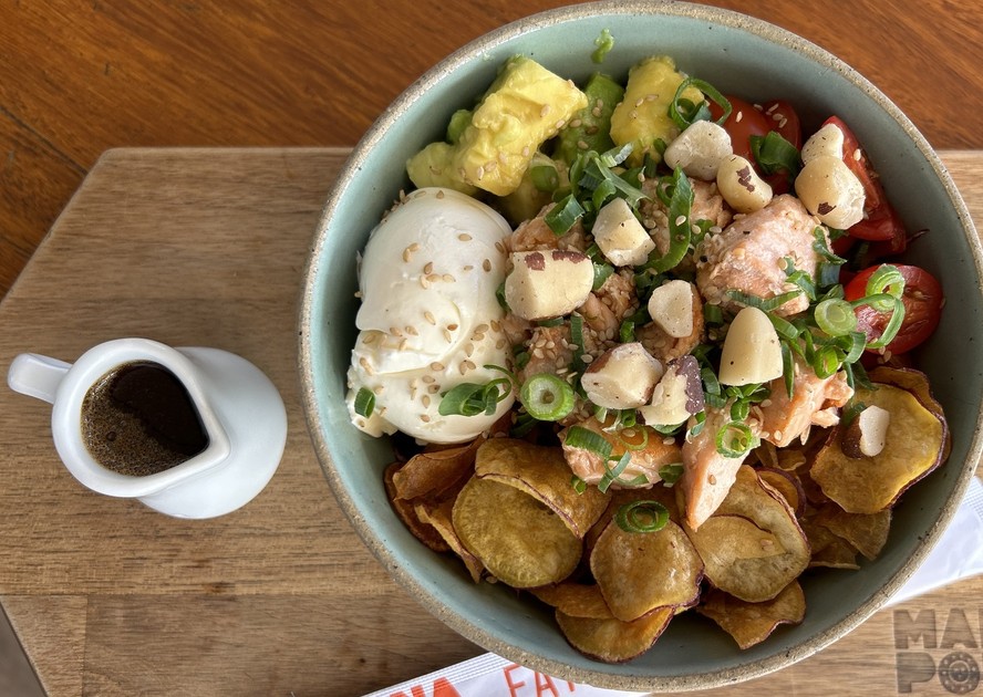 Receita de poke com salmão grelhado para o inverno