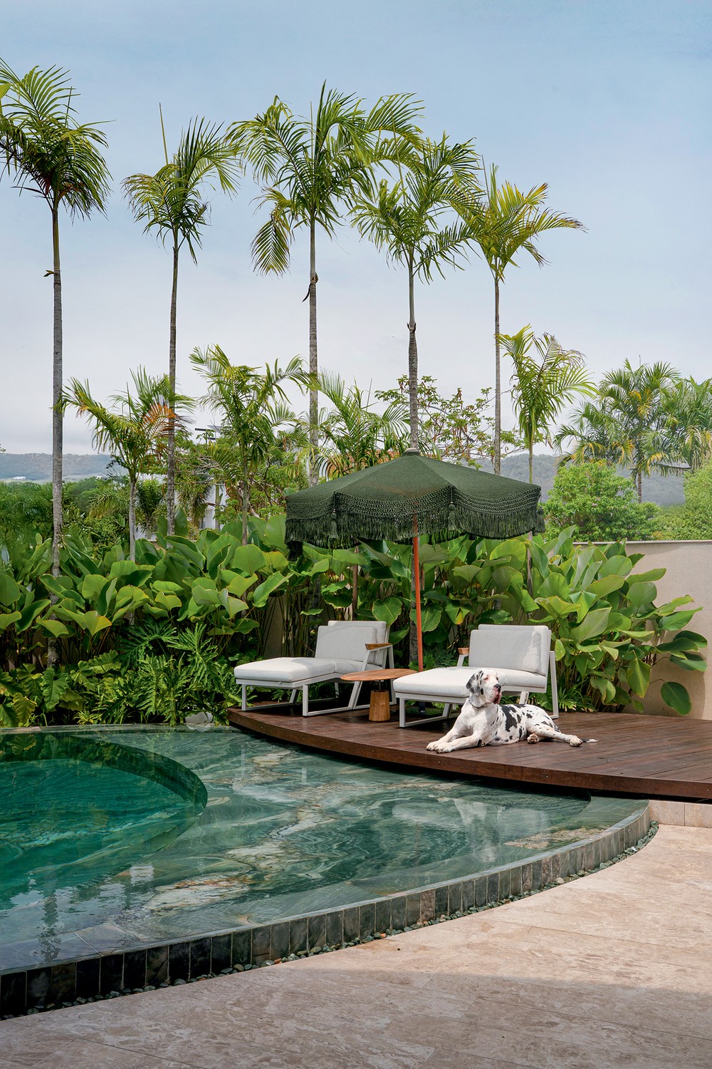 Confira 20 ideias de paisagismo para piscina