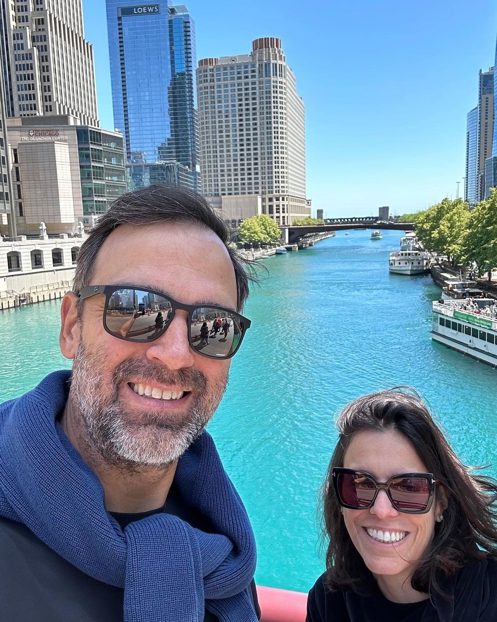 Tadeu Schmidt e a esposa em Chicago — Foto: Reprodução/Instagram