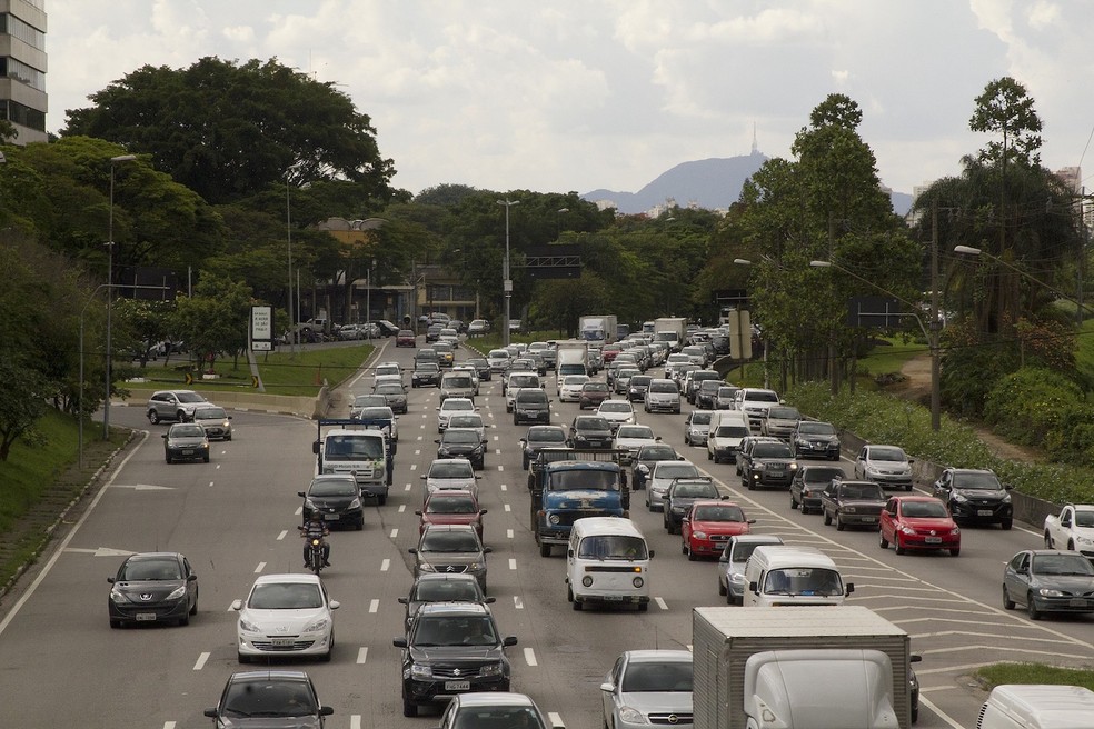 Trânsito intenso na Marginal Pinheiros, em São Paulo, um dos fatores que influenciam o índice de estresse da cidade, segundo o estudo internacional — Foto: Marcos Santos/USP Imagens/Creative Commons