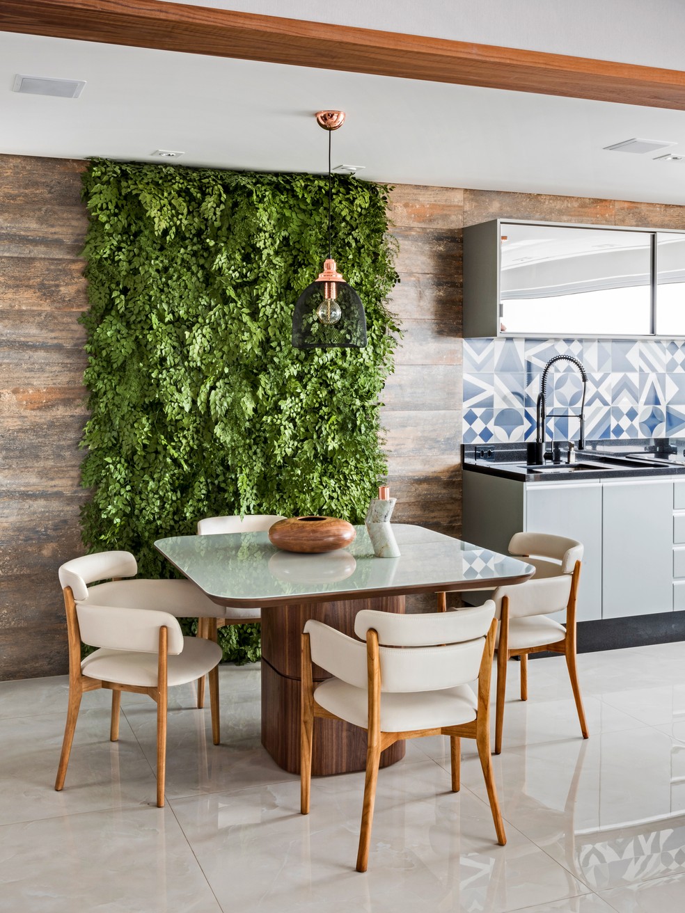 Parede verde: 16 projetos com jardins verticais exuberantes