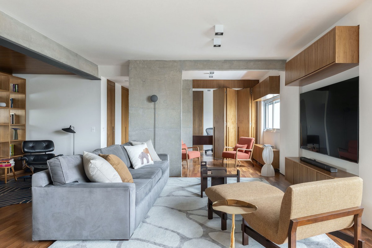 Reforma garante layout aberto e luz natural a apartamento de 145 m²