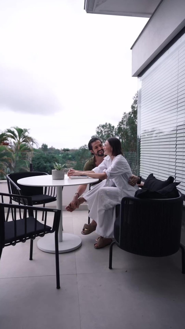 Romulo Estrela e Nilma Quariguasi mostram detalhes da área externa de