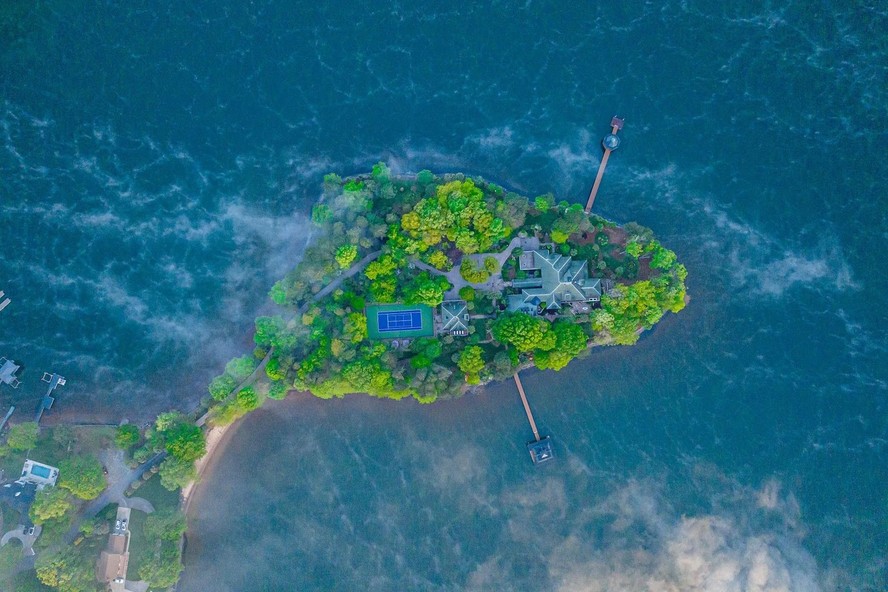 Ilha privativa no lago Norman, na Carolina do Norte, pode ser adquirida por cerca de R$ 105 milhões