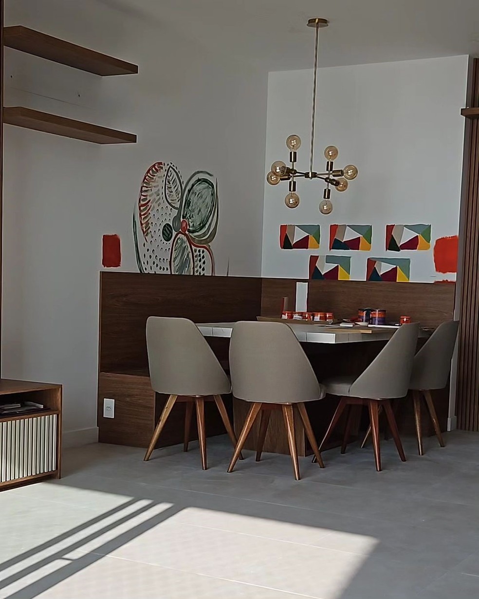 Mariana Xavier mostra pintura do apartamento — Foto: Reprodução/Instagram