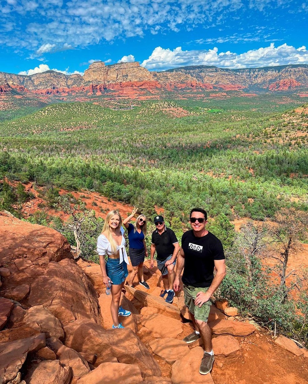 Carol Bresolin e sua família em Sedona, no Arizona — Foto: Reprodução / Instagram