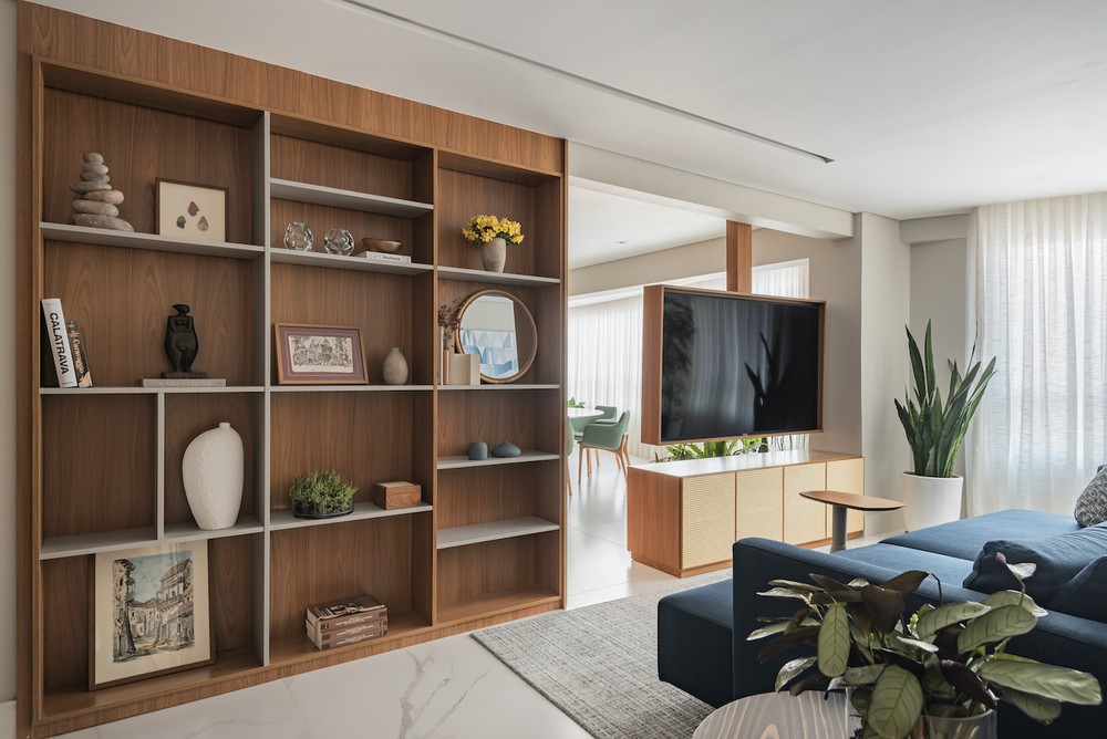 Como fazer a TV ficar bonita na sala de estar: dicas + 40 inspirações