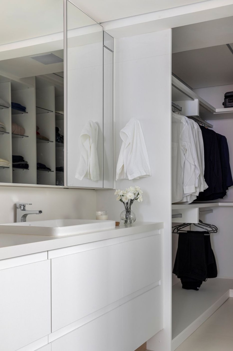 Banheiro com closet pequeno: dicas, materiais, cuidados e 12 ideias ...