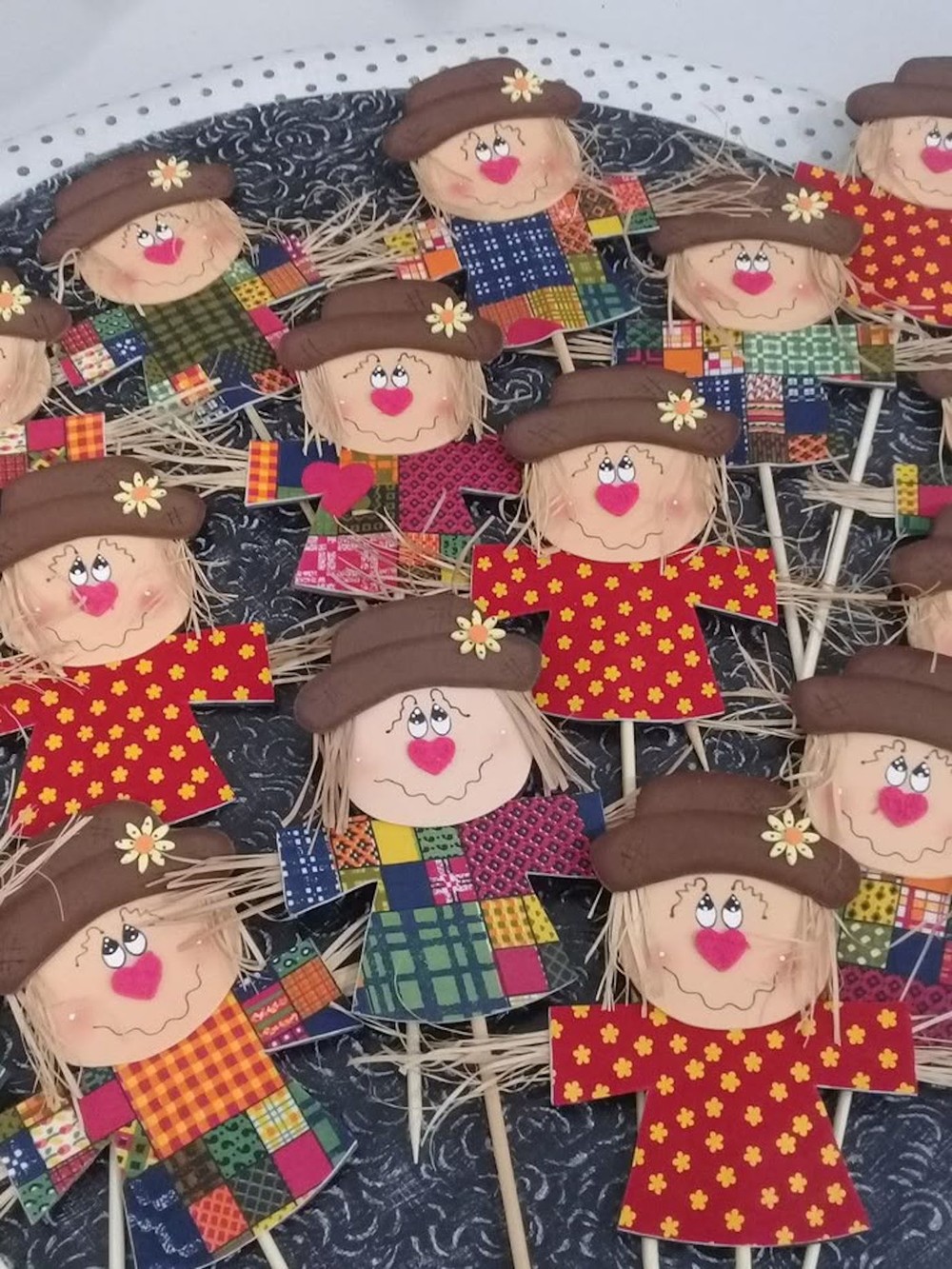 Como fazer um espantalho para a decoração de Festa Junina