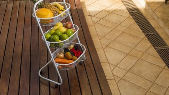 Fruteira organizadora: 6 opções para armazenar frutas na cozinha