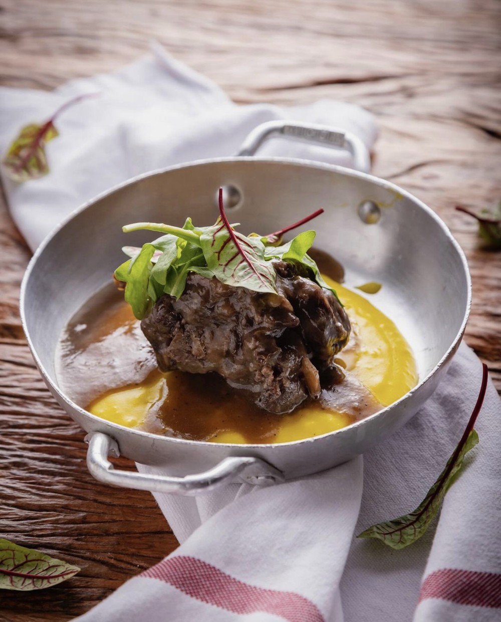Rabada: 8 restaurantes em SP que servem a iguaria e releituras deliciosas