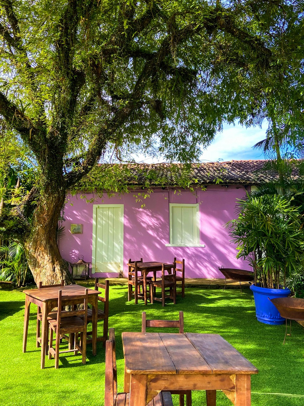 Trancoso é um vilarejo próximo a Porto Seguro, na Bahia, que preserva suas casas coloridas com charme rústico. O destino tem sido um dos mais desejados pelos turistas brasileiros — Foto: Pexels/Luan de Bona/Creative Commons