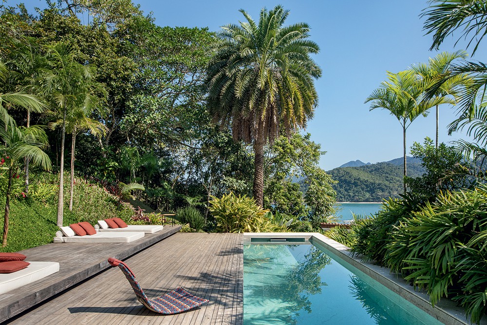 Confira 20 ideias de paisagismo para piscina