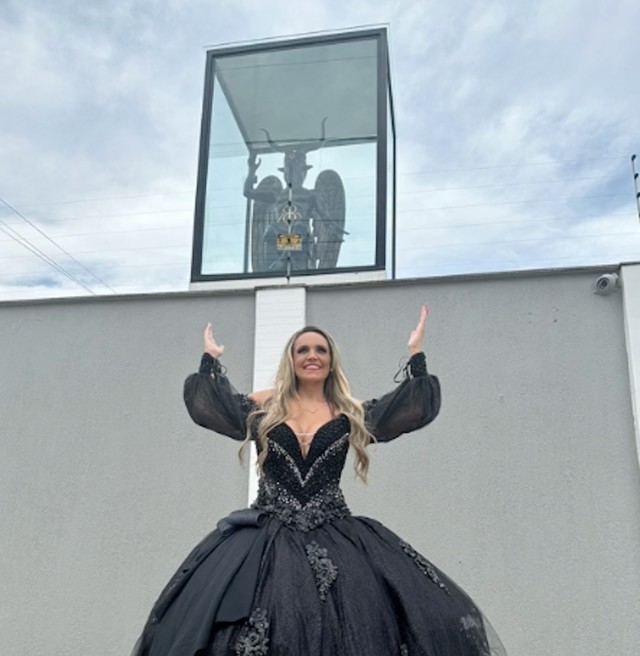 Mistério da estátua de cabra preta que viralizou é desvendado e dona ...