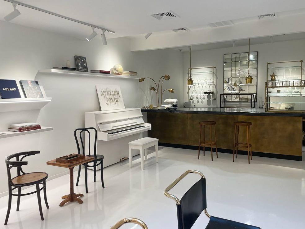 Angelina Jolie abre as portas do seu ateliê de moda em Nova York em ...