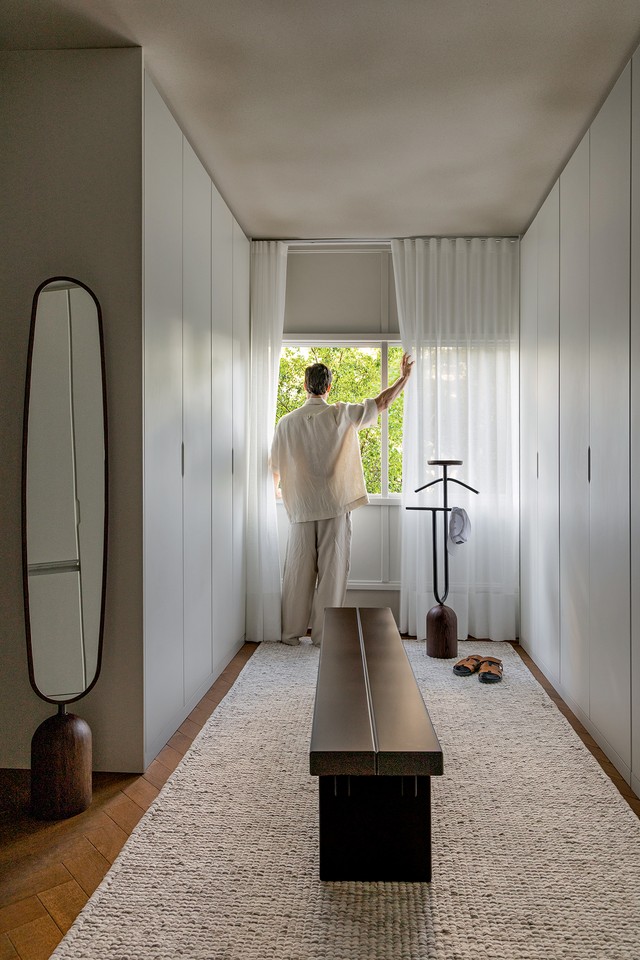 Apartamento de arquiteto valoriza as suas memórias e o design assinado