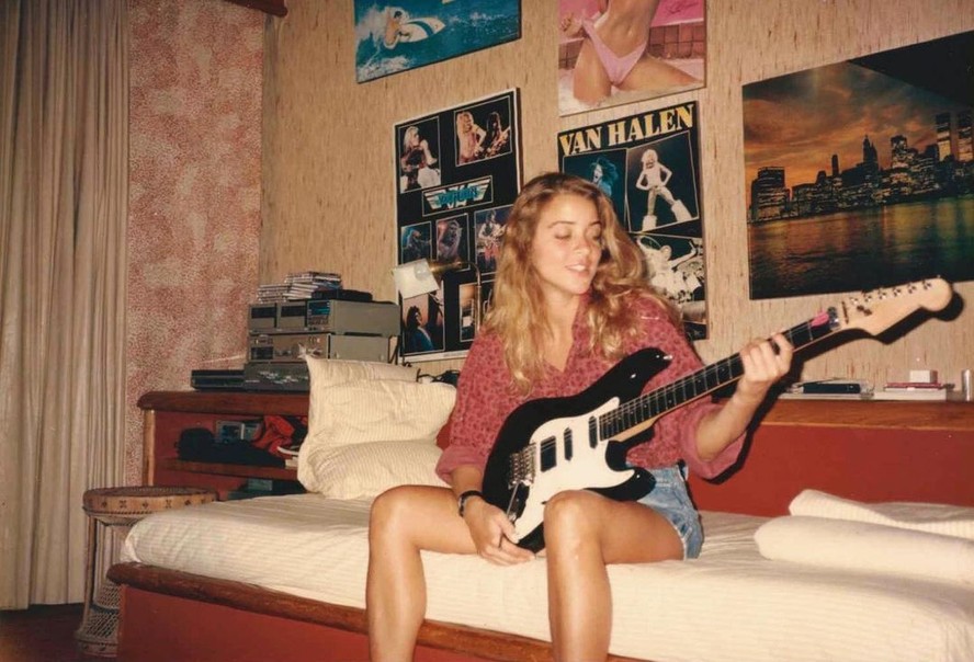 Christine Fernandes em seu quarto na adolescência