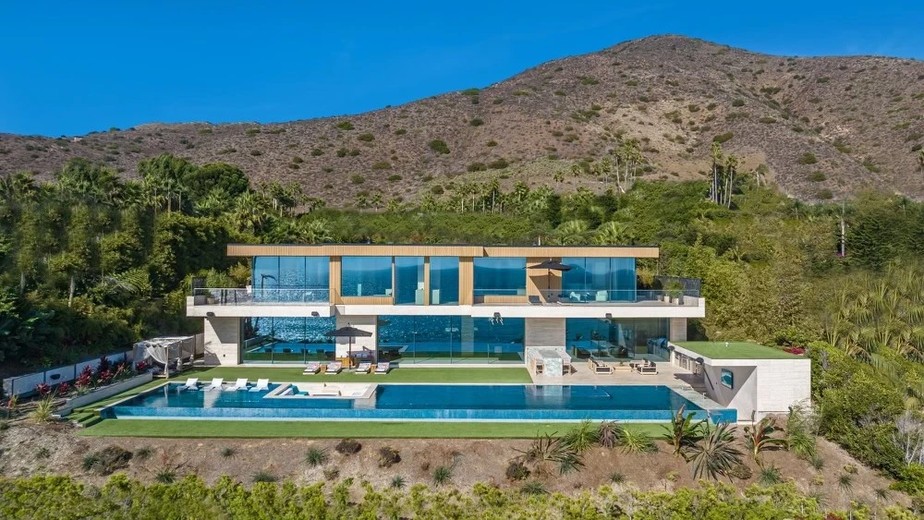 Mans o paradis aca em Malibu custa R 237 milh es e tem um aqu rio