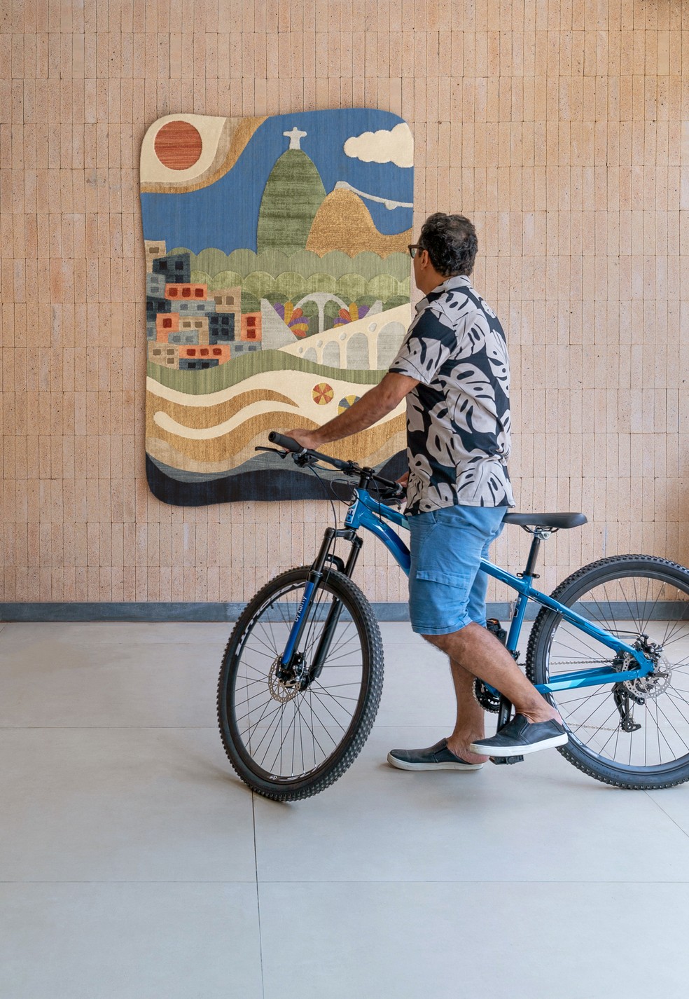 Tapete que retrata o Rio de Janeiro, de André Marcollino, foi exposto na Semana de Design de Milão — Foto: Kamy / Divulgação
