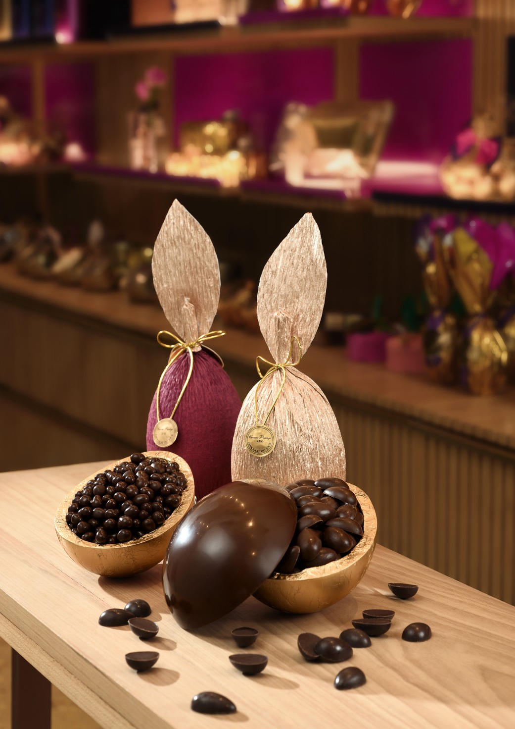 Chocolat du Jour | Ovo Choco Amandes, chocolate ao leite com amêndoas caramelizadas, recheado com as deliciosas choco amandes (400 g). R$ 344