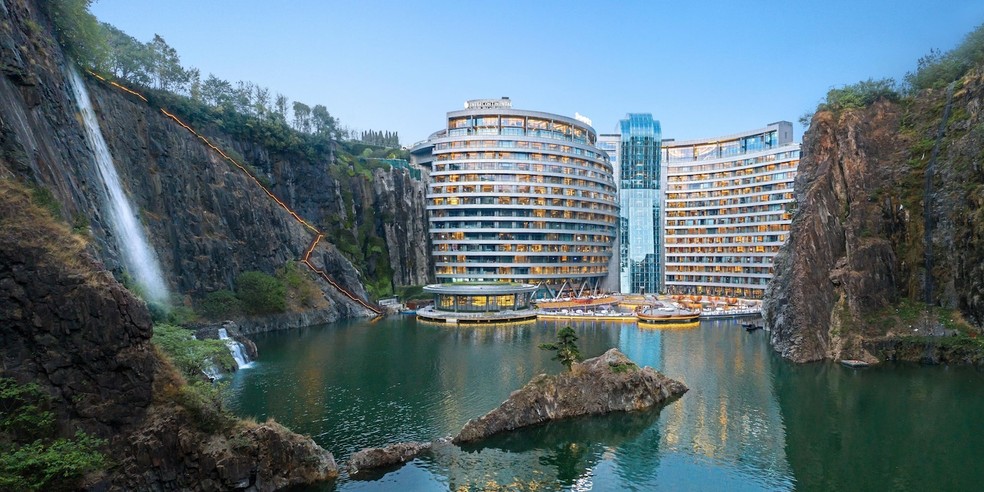 A impressionante arquitetura do hotel na China é a principal atração do lugar — Foto: Intercontinental Hotels & Resorts / Divulgação