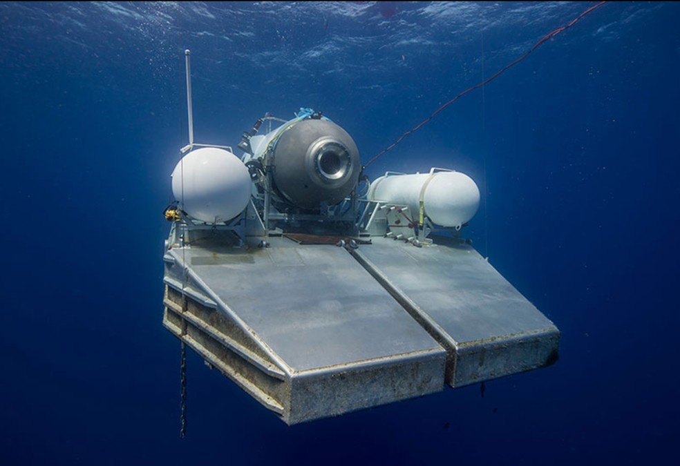 O submarino precisa de uma plataforma especial para submergir no mar — Foto: OceanGate Expeditions / Reprodução
