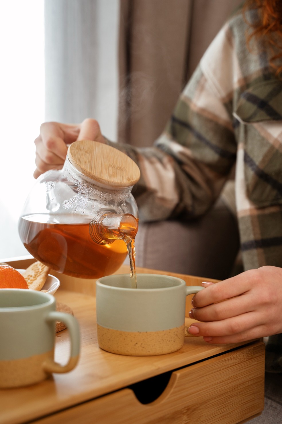 O chá de boldo tem diversos benefícios, mas não deve ser consumido por mais de 20 dias consecutivos — Foto: Freepik / Creative Commons