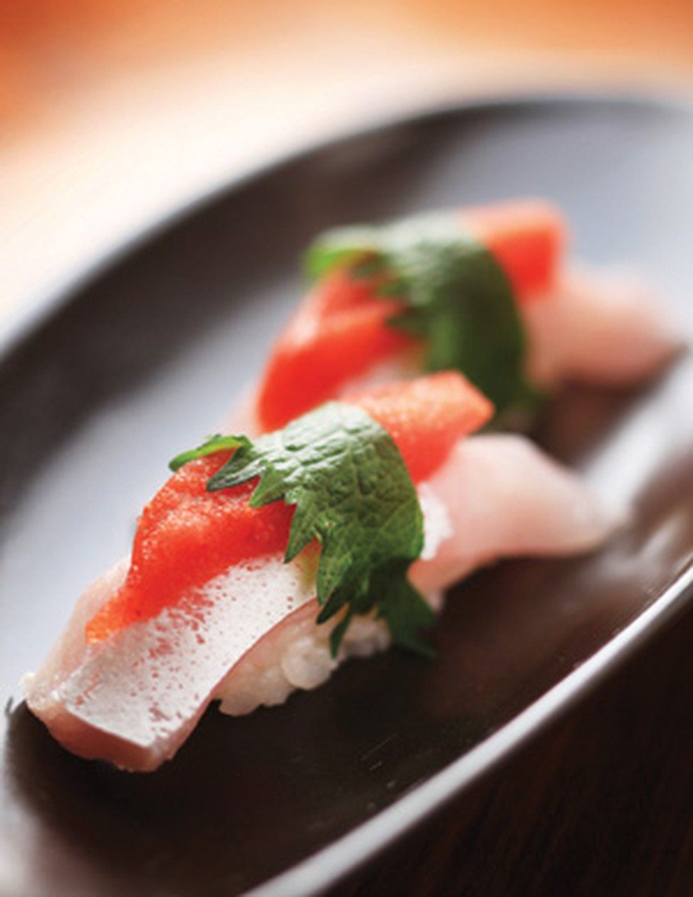 Sushi de buri à moda do chef — Foto: Rogério Voltan / Casa e Comida