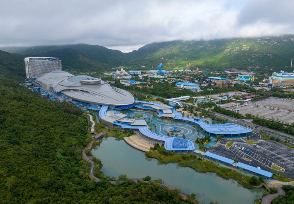 O Chimelong Spaceship é o maior parque temático coberto do mundo, com 397.064 m² de área — Foto: GBA / Divulgação