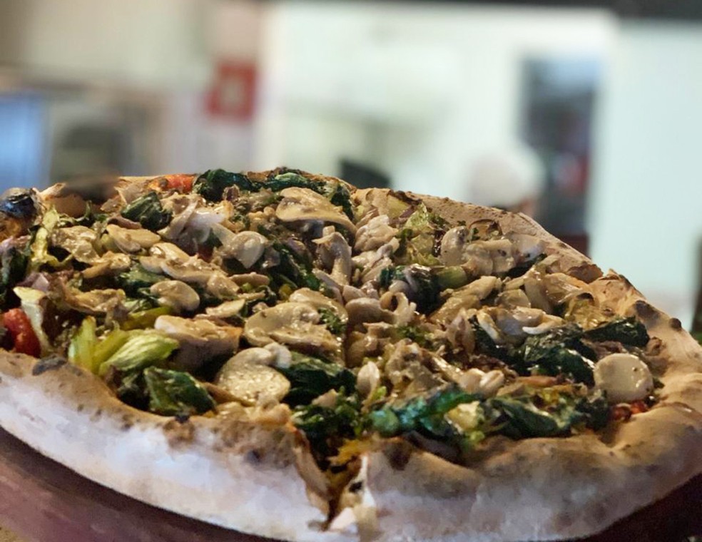 Receita de pizza vegana é bem recheada e rende 3 unidades — Foto: Dona Firmina Pizzaria / Divulgação
