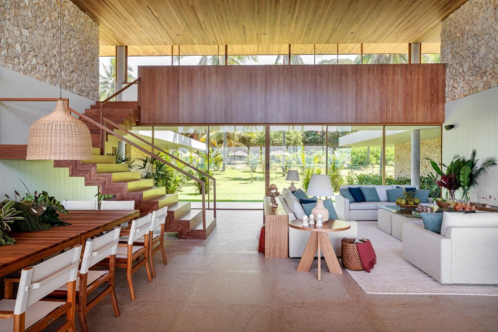 Casa de praia de 1,7 mil m² integra família, mar e paisagismo em Alagoas