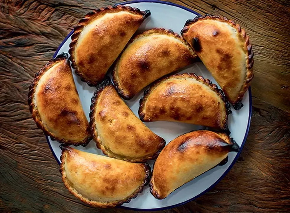 Empanadas Salteñas criadas pela chef Paola Carosella  — Foto: Rogério Voltan/Editora Globo